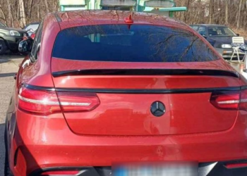 Sekuestrohen dy vetura në magjistralen Mitrovicë-Vushtrri për shmangie të pagesës së doganës