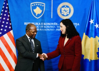 Ambasada amerikane përmbledh vizitën e Robinson në Kosovë