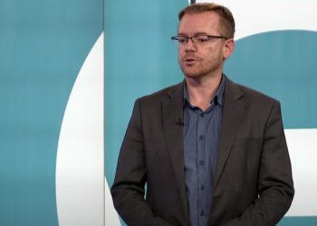 Vokrri: KFOR-i rikthehet pranë ndërtesës së Komunës së Zveçanit