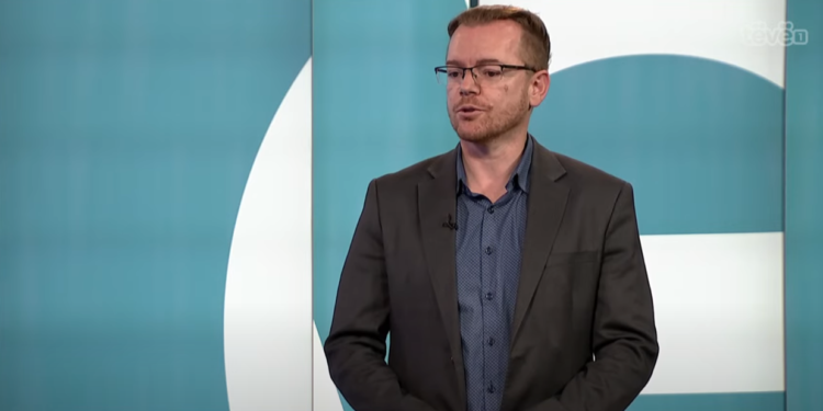 Vokrri: KFOR-i rikthehet pranë ndërtesës së Komunës së Zveçanit