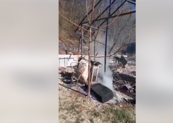 Vokrri: Banditët e Radoçiqit dhe Vuçiqit ia kanë djegur verandën dhe vreshtën drejtorit të Komunës së Leposaviqit