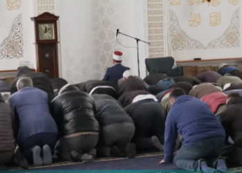 Dita e parë e Ramazanit, besimtarë të shumtë në xhami