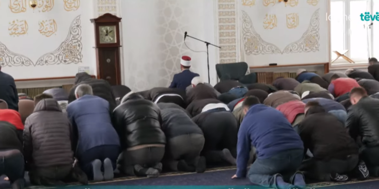 Dita e parë e Ramazanit, besimtarë të shumtë në xhami