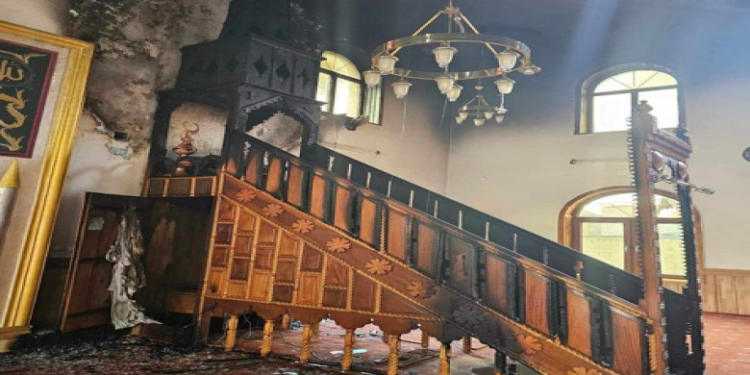 Përfshihet nga zjarri xhamia e vjetër në Mamushë