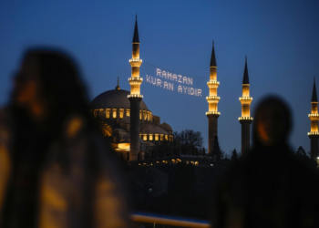 Artizani turk që ndriçoi qiellin e Stambollit gjatë Ramazanit për dekada