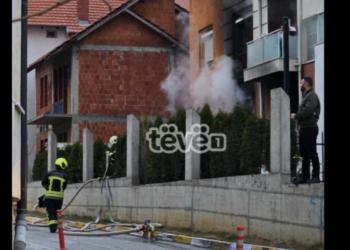 Përshihet nga zjarri një banesë në lagjen “Mati 1”, policia jep detaje