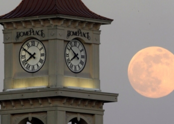 SHBA-ja i kërkon NASA-s të krijojë një standard kohor për Hënën