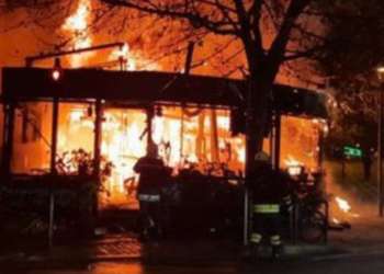 Digjet një lokal në Gjakovë, dyshohet nga vaji i fertezes