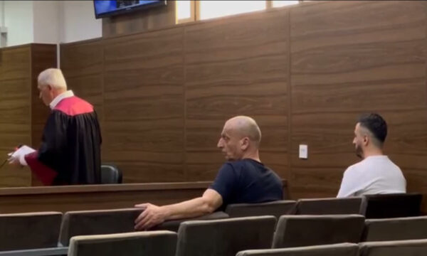 “Nuk më linte të shihja djalin, pas ngjarjes tentova të vrisja veten por s’kisha më plumba”, deklarohet i dyshuari që vrau 21-vjeçaren