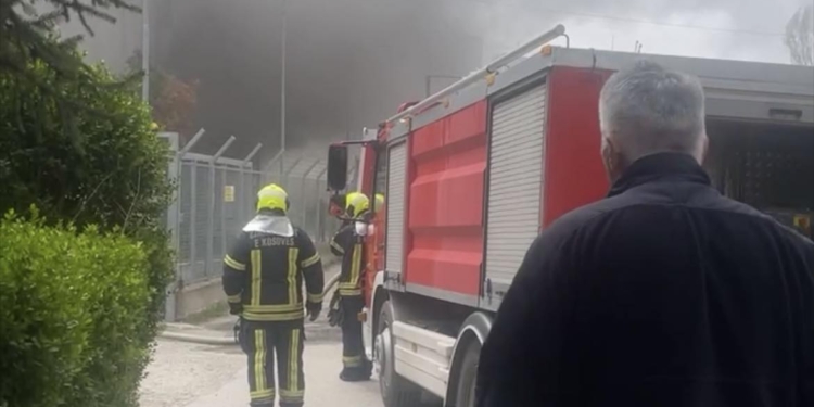 Përfshihet nga zjarri objekti i KOSTT-it në Prishtinë