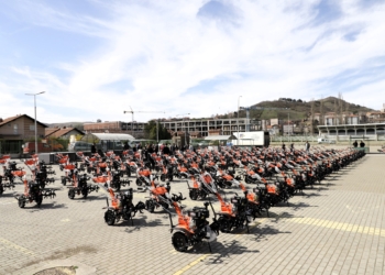 Shpërndahen 127 Motokultivatorë për bujqit e qytetit të Mitrovicës