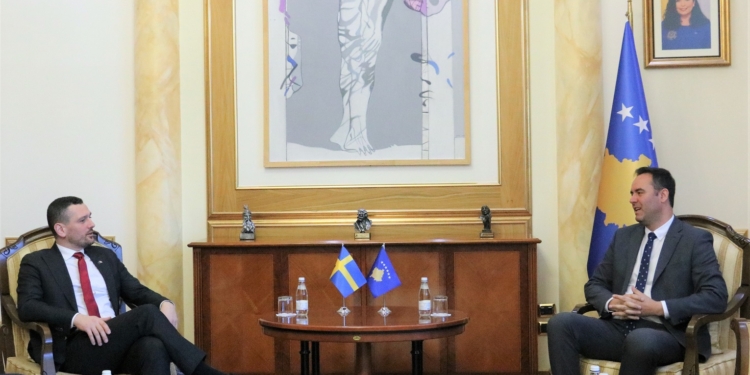 Konjufca pret në takim deputetin e Parlamentit suedez, Adnan Dibrani