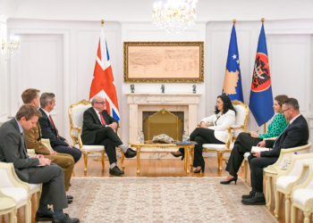 Osmani pret në takim Lordin Stuart Peach, flasin për anëtarësimin e Kosovës në KiE