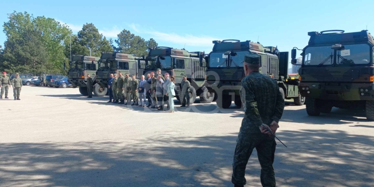 Gjermania i dhuron FSK-së automjete ushtarake