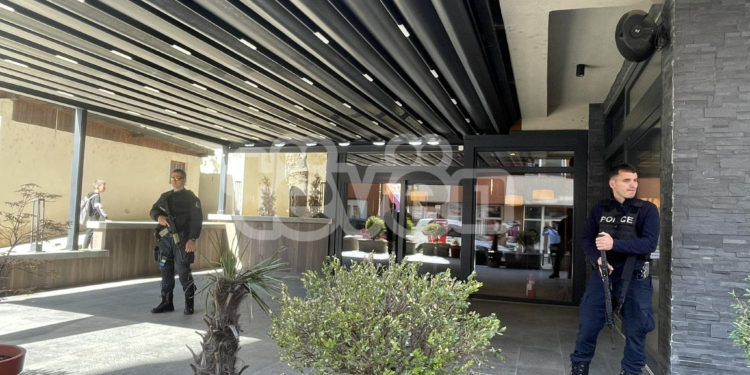 Policia vendos kamera sigurie në restorantin e konfiskuar të Milan Radoiçiq