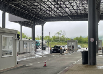 Qytetarët e Kosovës po ndalohen edhe në pikën kufitare në Merdare