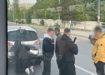 Aksident mes dy veturave në hyrje të Prishtinës