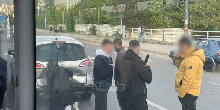 Aksident mes dy veturave në hyrje të Prishtinës