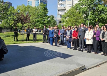 Kurti, Gërvalla dhe Haxhiu bëjnë nderime te memoriali “Heroinat”