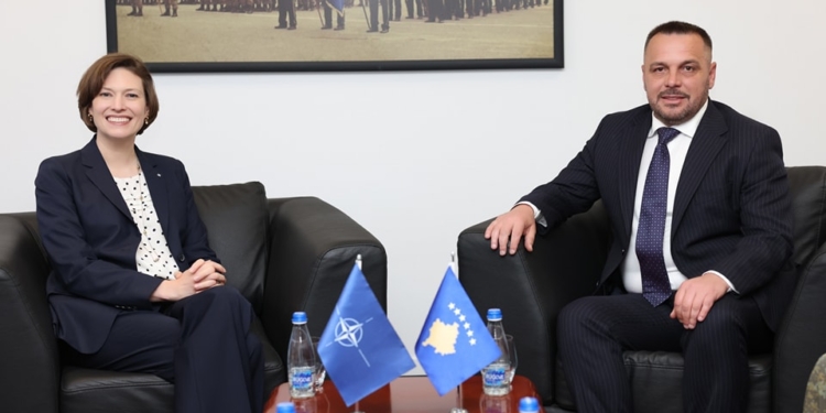 Maqedonci zyrtares së NATO-s: Trupat ushtarake serbe përreth kufirit me Kosovën, kërcënim i vazhdueshëm