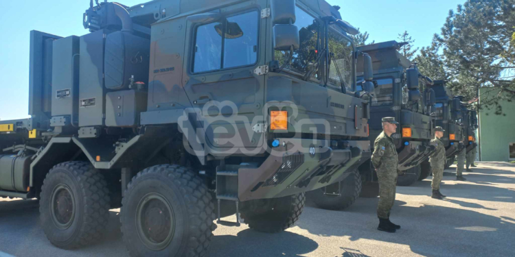 Gjermania i dhuron FSK-së automjete ushtarake