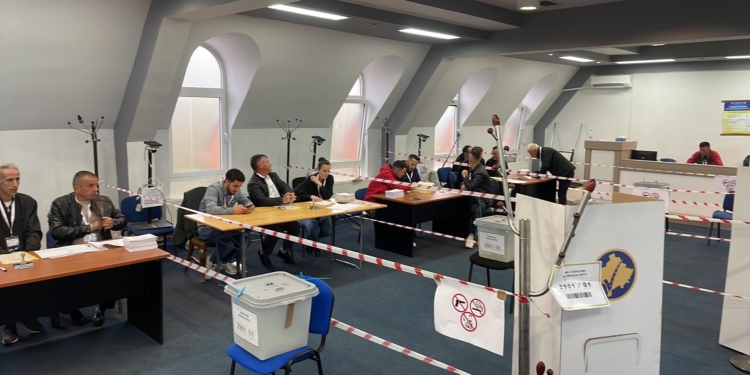 Në Zveçan nis votimi për shkarkimin e kryetarëve, Peci nuk pret dalje të madhe të qytetarëve