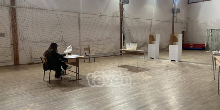 Hapen të gjitha qendrat për votim në Zubin Potok