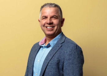 Shkoi për ta vizituar babanë, u bë piktor i njohur, historia frymëzuese e Zecir Gashit nga Gjermania