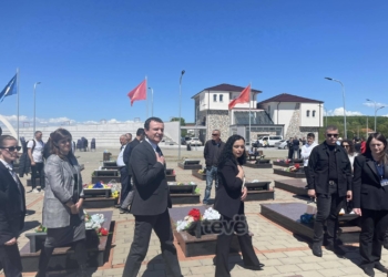 25-vjetori i masakrës së Mejës, krerët e shtetit kërkojnë drejtësi për viktimat