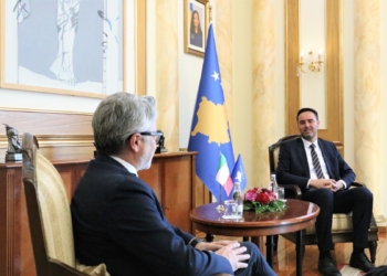 Konjufca pret në takim deputetin italian, flasin edhe për dialogun Kosovë-Serbi