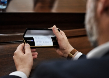 Bislimi i dhuron Muzeut Kombëtar penën e nënshkrimit të vendimit të liberalizimit të vizave