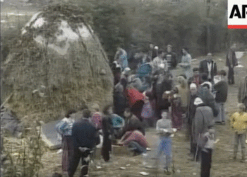 Kurti kujton civilët e vrarë nga ushtria serbe në fshatin Reznik të Vushtrrisë