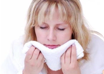 Ja pse nuk duhet ta fshini kurrë fytyrën me peshqir