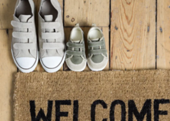 Arsyeja pse duhet të vishni këpucë në shtëpi