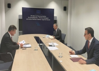 Fillon takimi trepalësh në Bruksel për dinarin