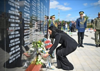 Osmani bënë homazhe në nderim të martirëve e dëshmorëve të UÇK-së