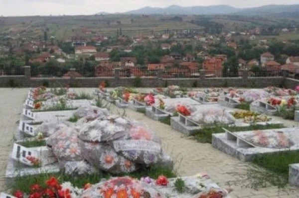 Osmani përkujton 25-vjetorin e Masakrës së Kralanit dhe asaj të Qupevës së Epërme