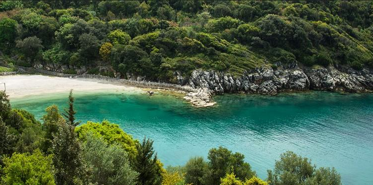“Daily Mail” për Shqipërinë: Perla e fshehur që premton bukurinë pa turma