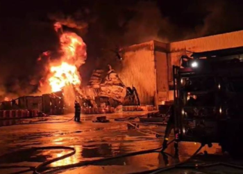 Përplasen dy automjete në Fushë-Krujë, njëra shpërthen në flakë