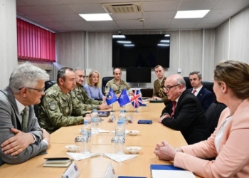 ​Siguria në Kosovë, kreu i KFOR-it takohet me emisarin britanik