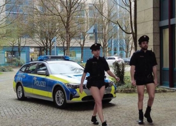 ​Policia gjermane heq pantallonat në shenjë proteste