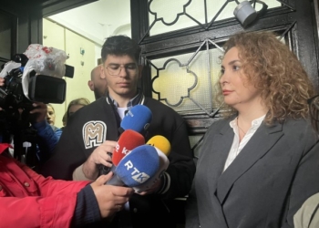 “Ata që heshtin janë pjesë e krimit”, profesoresha mbështet protestat kundër dhunës seksuale në UP