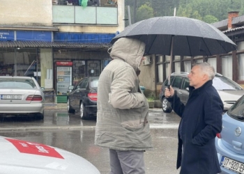 ​Rohde viziton Zubin Potokun gjatë procesit të votimit
