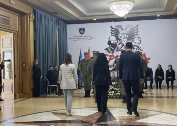 ​Osmani e Konjufca bëjnë homazhe për ish-deputetin Ali Lajçi