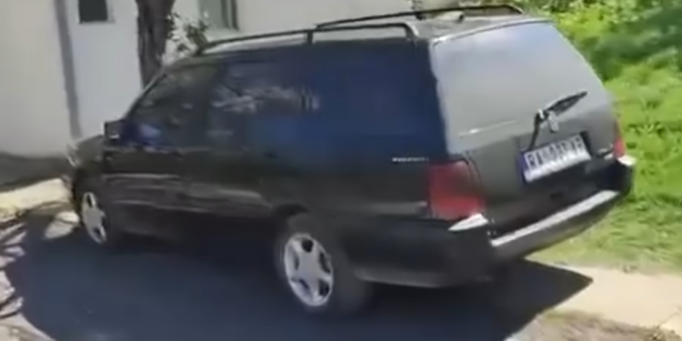 Eksplozivi nën një veturë në Leposaviq, reagon KFOR-i