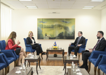 Kurti takoi nënkryetaret e Mitrovicës së Veriut, Zveçanit dhe Leposaviqit