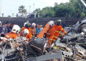 Dhjetë të vdekur si pasojë e përplasjes së dy helikopterëve ushtarakë në Malajzi