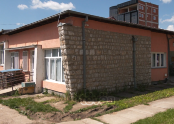 Dështon seanca për dhënie të pronave publike në Drenas, opozita akuzon Lladrovcin për blerje të votave