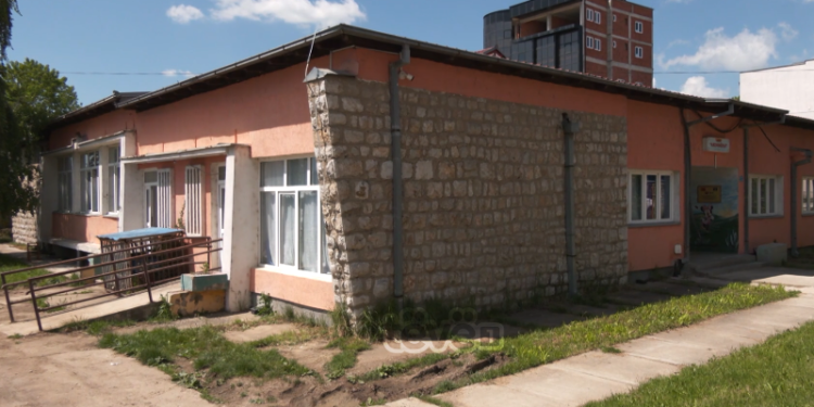 Dështon seanca për dhënie të pronave publike në Drenas, opozita akuzon Lladrovcin për blerje të votave