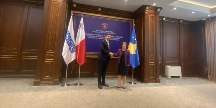 Gërvalla pret në takim kryesuesin e OSBE-së